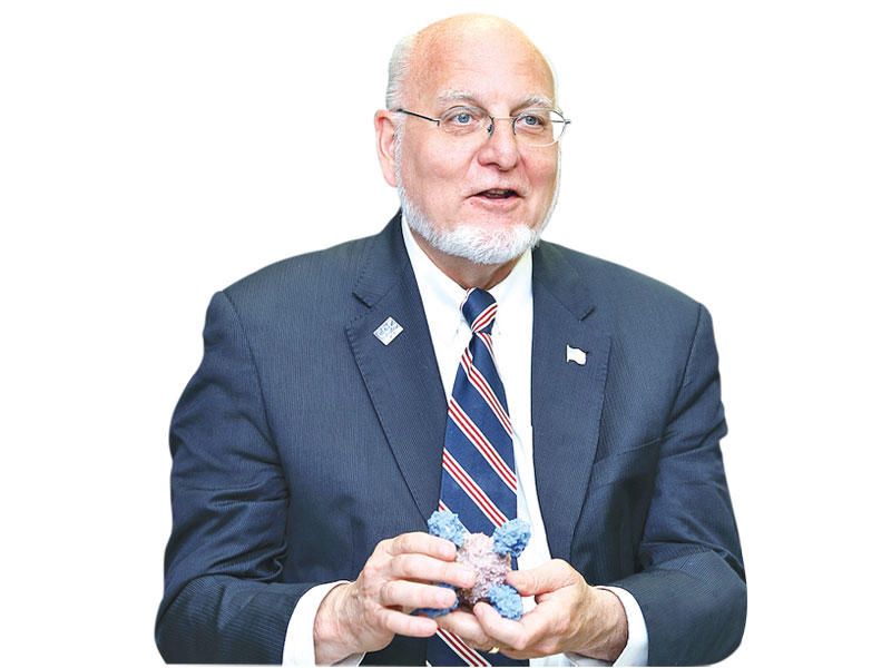 مدير المراكز الأميركية لمكافحة الأمراض والوقاية منها (CDC) روبرت ردفيلد