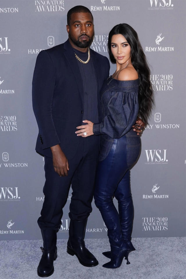 مغني الراب الأميركي كاني ويست مع زوجته نجمة تلفزيون الواقع كيم كارداشيان