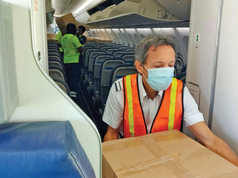 أحدي افراد طاقم شركة فلاي دبي