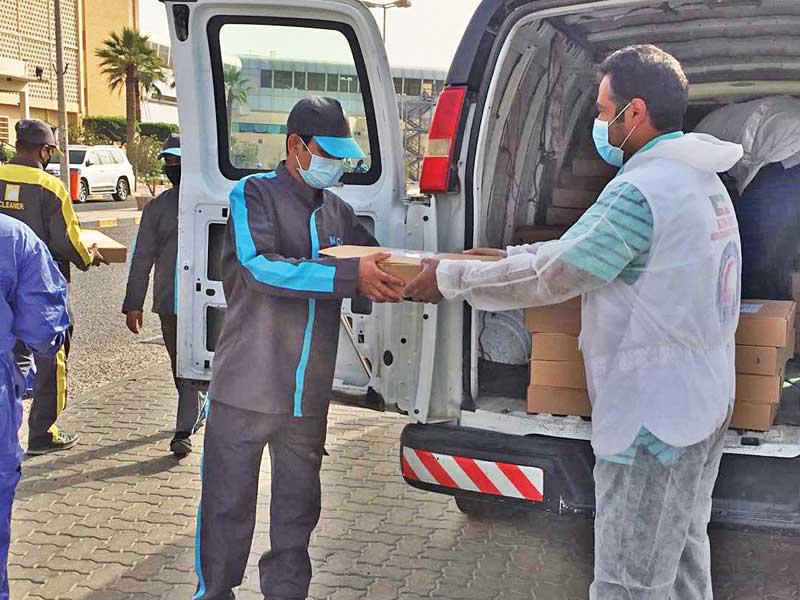 جانب من حملة جمعية الهلال الأحمر