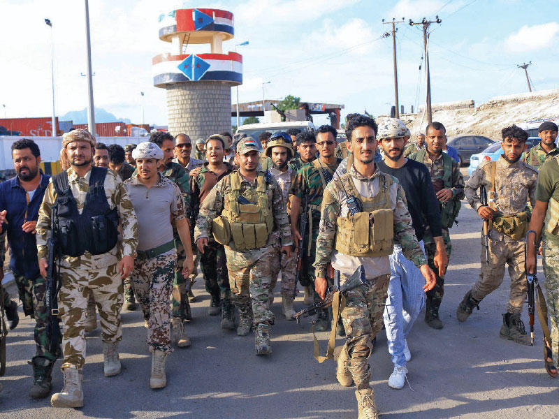 قوات تابعة لـ«الانتقالي الجنوبي» تنتشر في عدن أمس (أ ف ب)