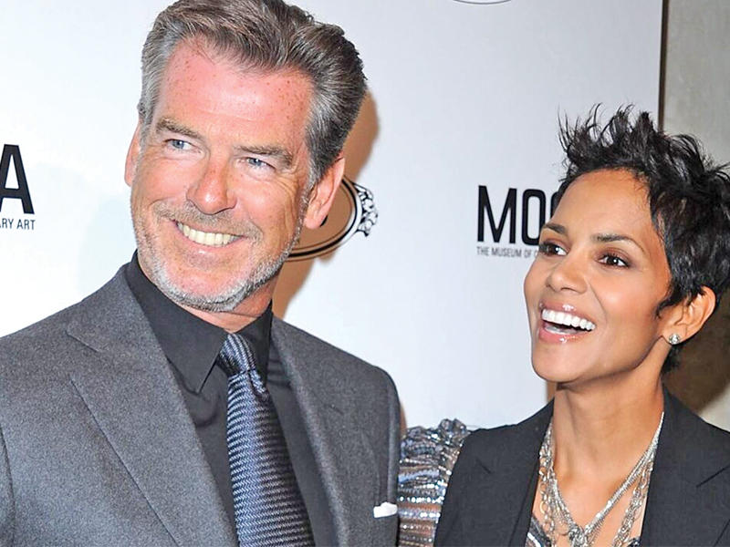 النجمان هالي بيري وبيرس بروسنان 