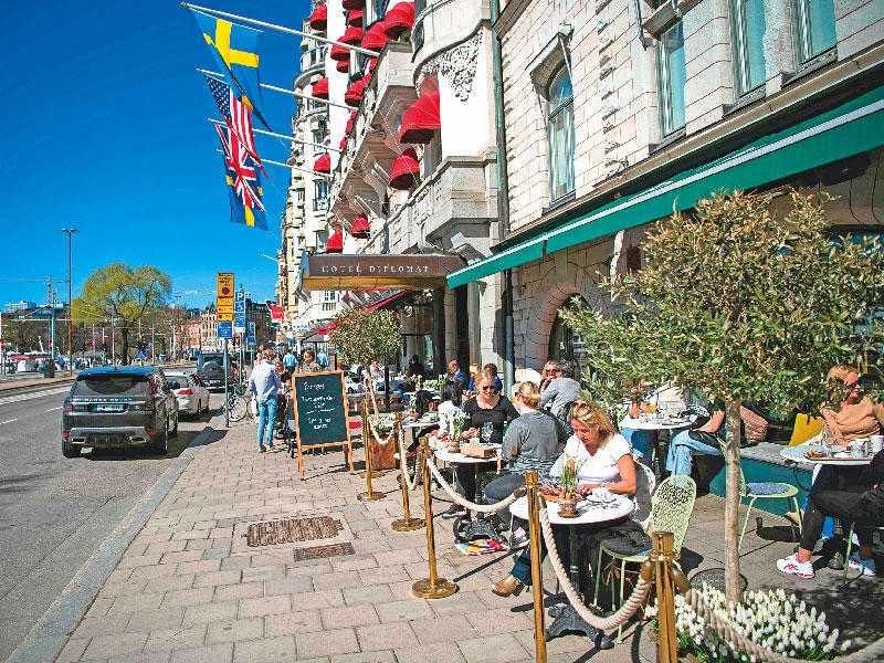 السويد تغلق 5 مطاعم خالفت قواعد الازدحام