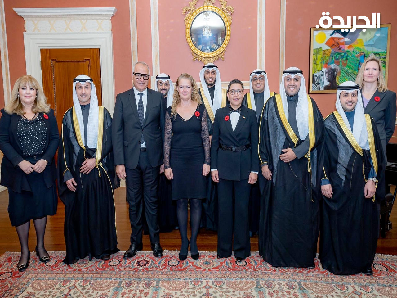 السفيرة ريم الخالد مع حاكم عام كندا جولي باييت وأعضاء السفارة (أرشيفية)