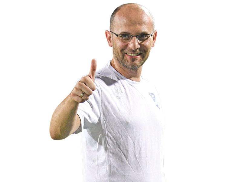 مدرب الفريق الأول لكرة القدم بنادي التضامن ماركوف