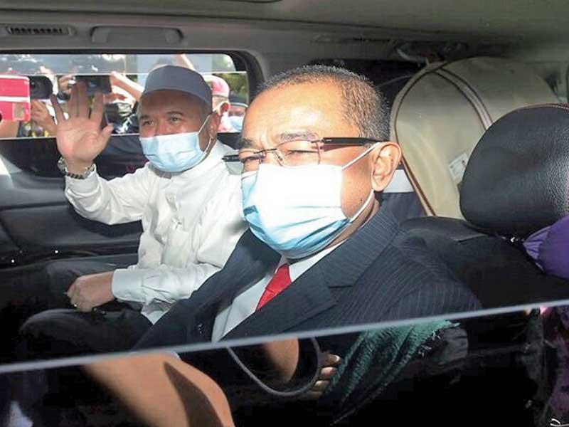 تغريم نائب وزير الصحة الماليزي لانتهاكه الحجر 