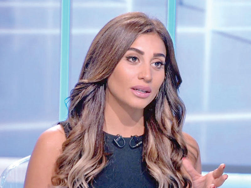 الفنانة دينا الشربيني 