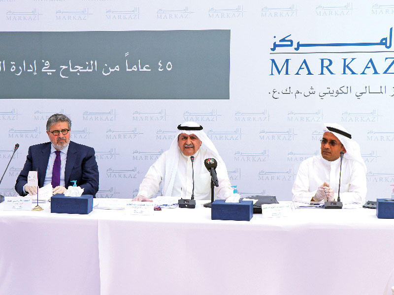 ضرار الغانم متوسطاً مناف الهاجري وعلي حسن خليل