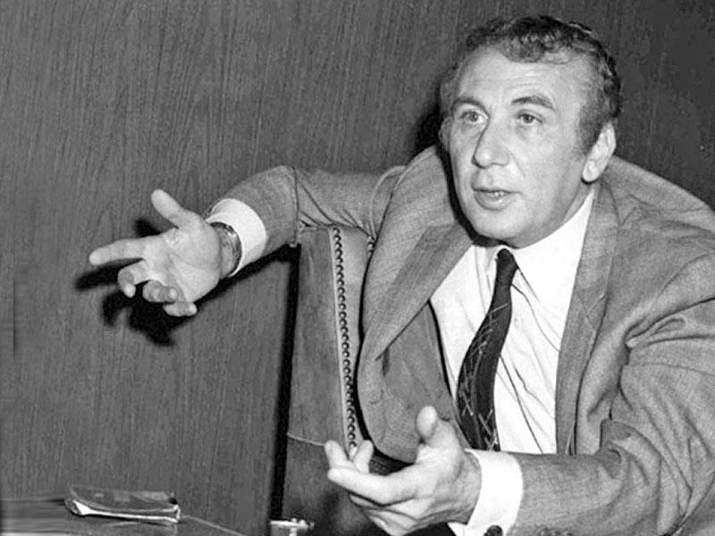 الشاعر نزار قباني 