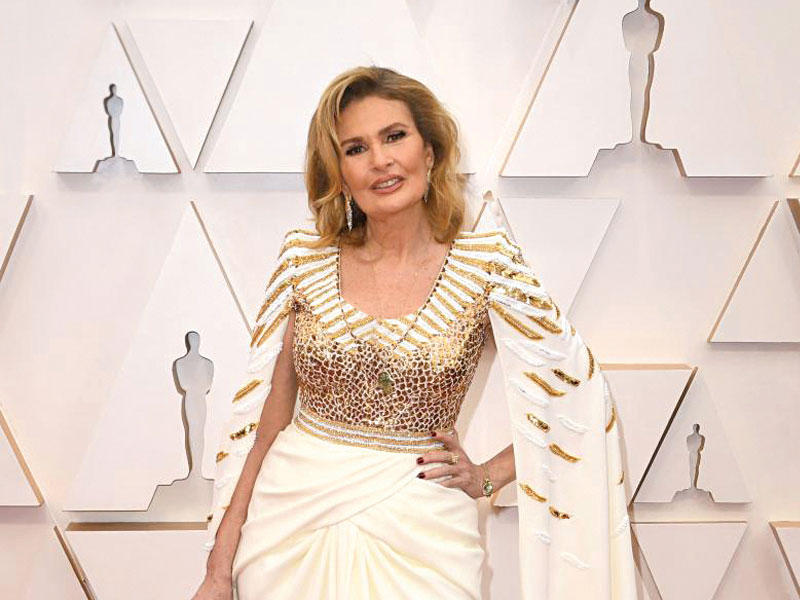 الفنانة يسرا 