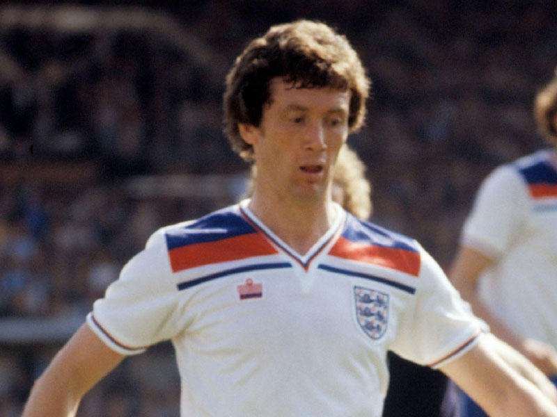 مدافع إنكلترا السابق تريفور شيري