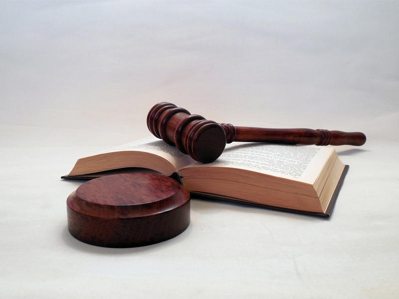 قتلها وزوجها ويطالب بالبراءة