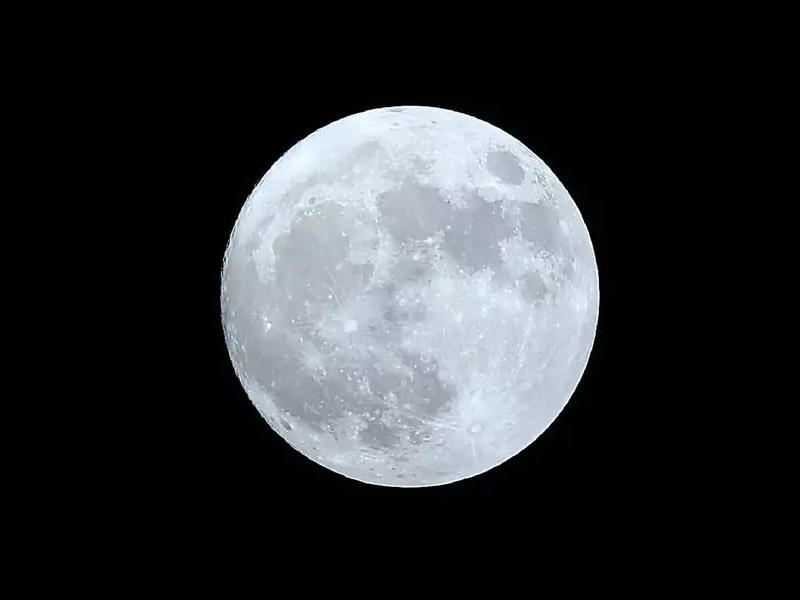 قطعة من القمر بـ 2.5 مليون دولار