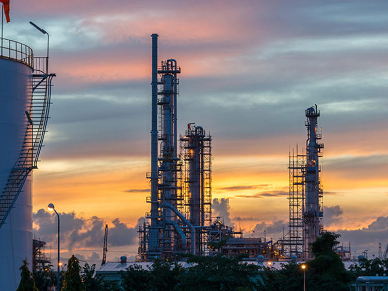 طريق تعافي أسواق النفط ليس معبداً بصعود سريع للأسعار