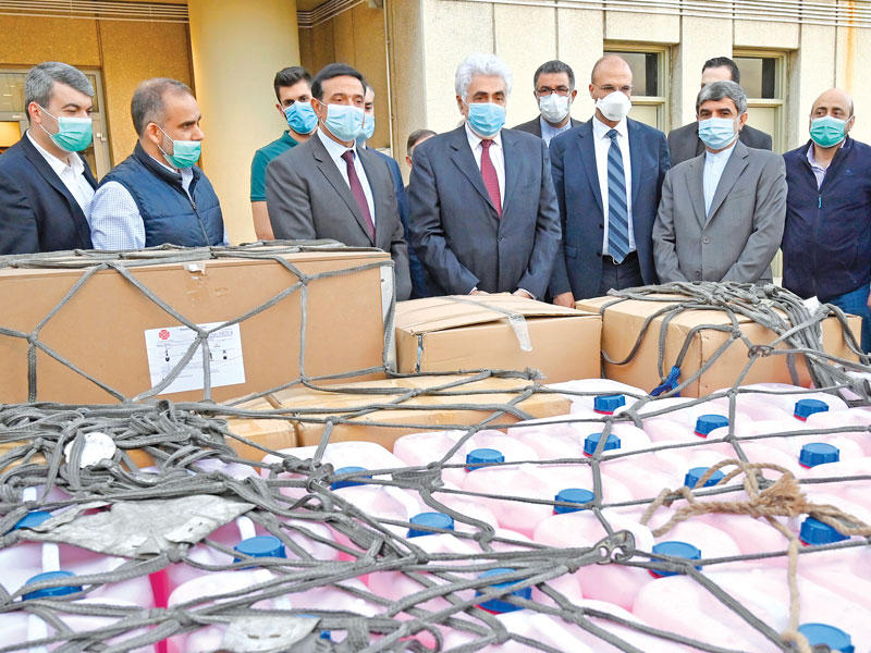 وزراء لبنانيون في استقبال مساعدات إيرانية بمطار بيروت أمس الأول  (إي بي أيه) 