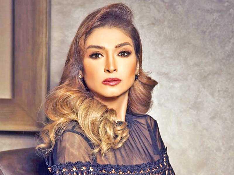 الفنانة روجينا