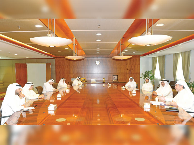 رئيس غرفة تجارة وصناعة الكويت محمد جاسم الصقر ملتقياً بعض ممثلي الشركات
