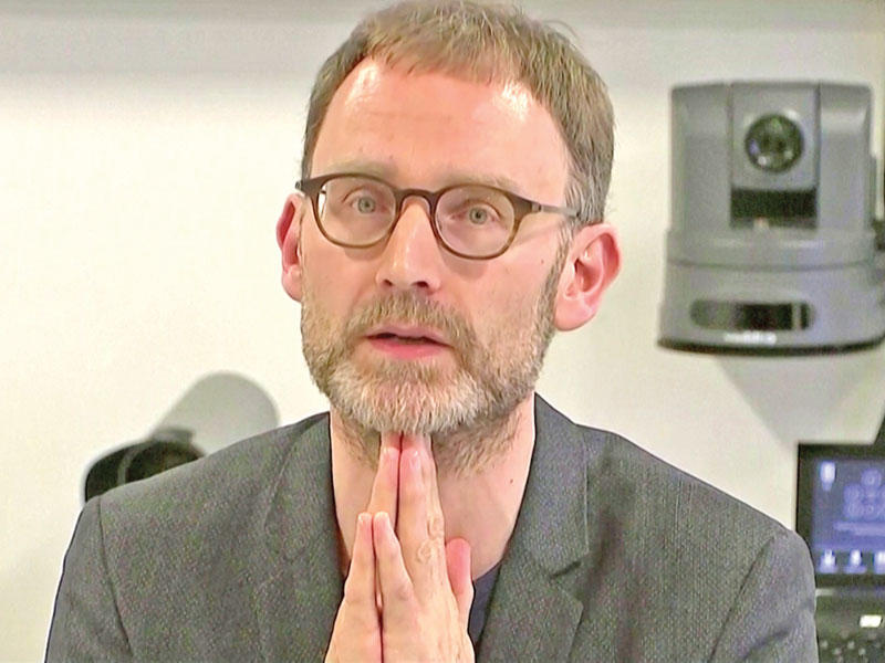 المستشار العلمي للحكومة البريطانية نيل فيرغسون