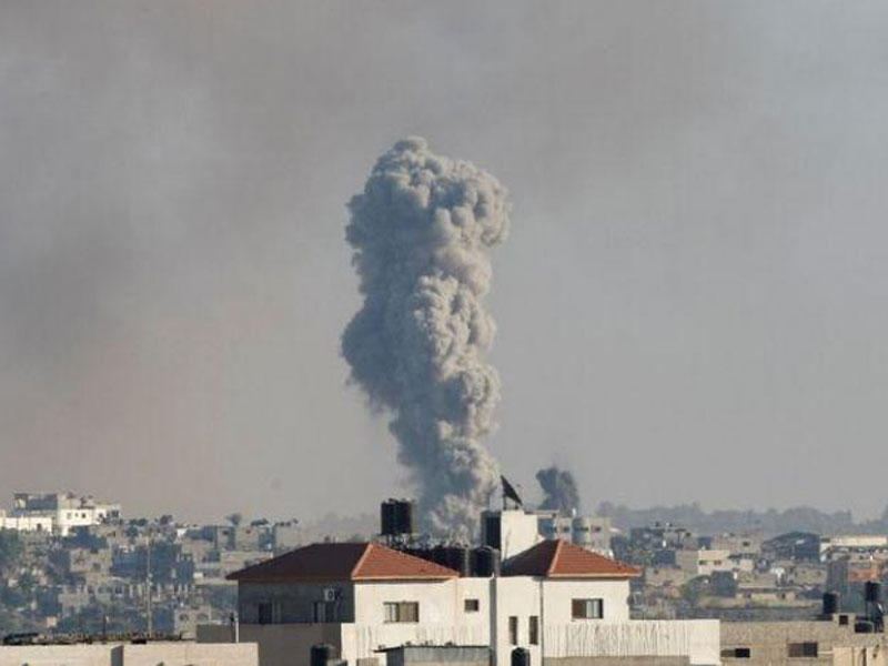 تصاعد الدخان جراء قصف إسرائيلي على غزة (أرشيفية)