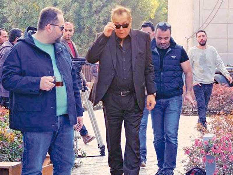 محمود عبدالعزيز من كواليس تصوير أعماله