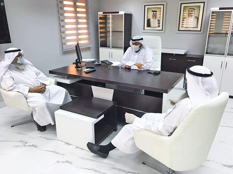 وزير الصحة د. باسل الصباح مستقبلاً  رئيس مجلس إدارة جمعية صندوق إعانة المرضى د. محمد الشرهان