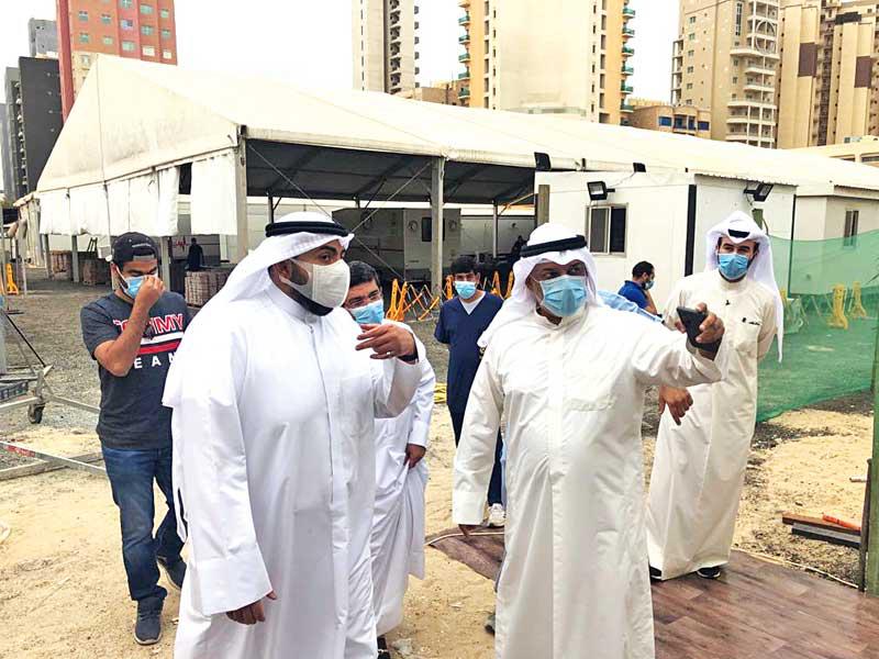 وزير الصحة د. باسل الصباح لدى تفقده المستشفى الميداني في المهبولة أمس