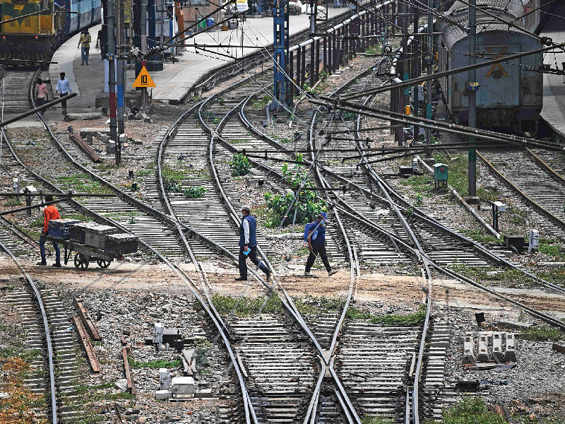 جانب من سكك الحديد في نيودلهيt (أ ف ب)