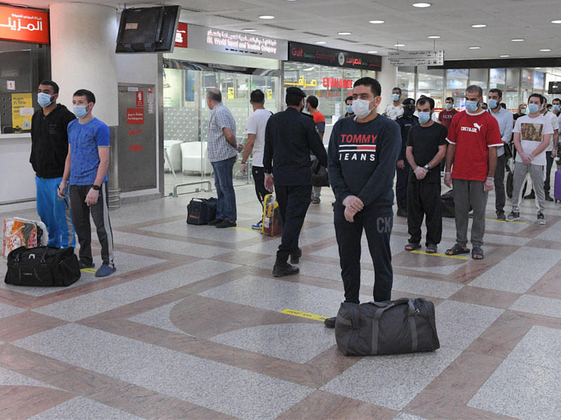 جانب من مغادرة الوافدين أمس (تصوير نوفل إبراهيم)