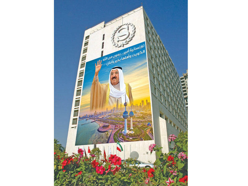 لوحة أمير الإنسانية تزين الفندق