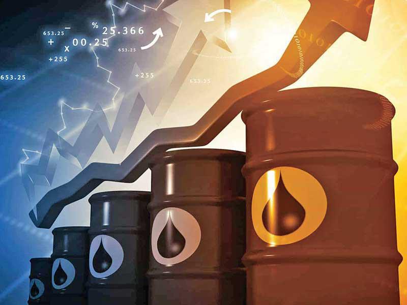 أسعار النفط ترتفع مع تعهد السعودية بتخفيضات أكبر في الإنتاج