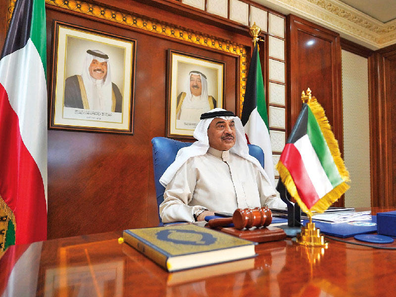  رئيس مجلس الوزراء سمو الشيخ صباح الخالد خلال الاجتماع أمس