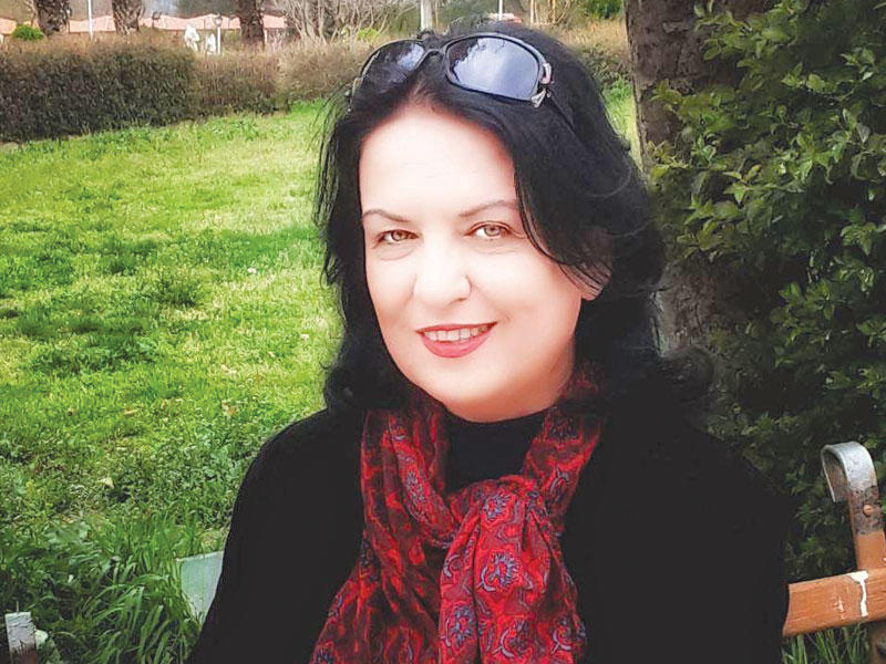 الشاعرة السورية طُهران صارم 