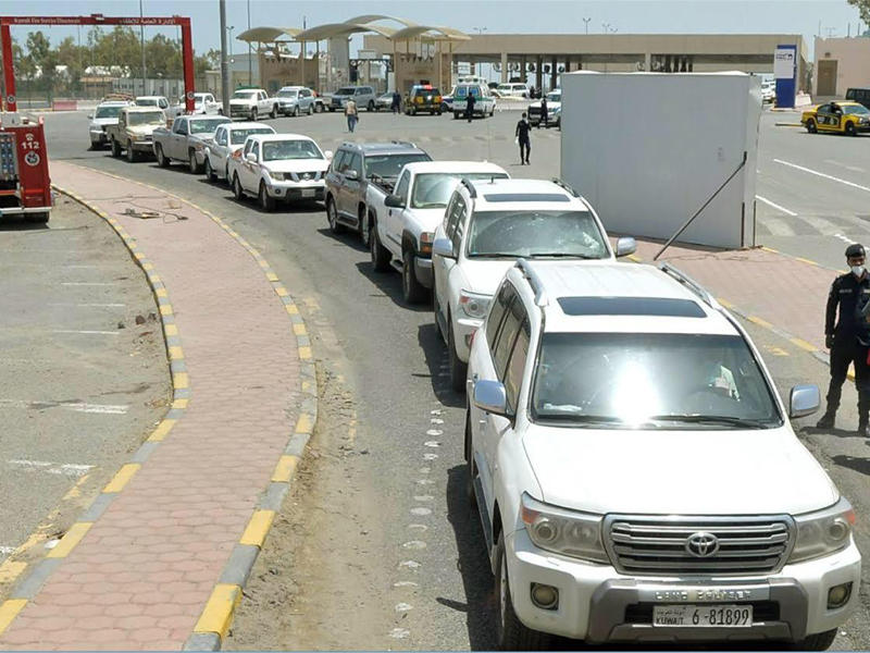 سيارات المواطنين العائدين من السعودية