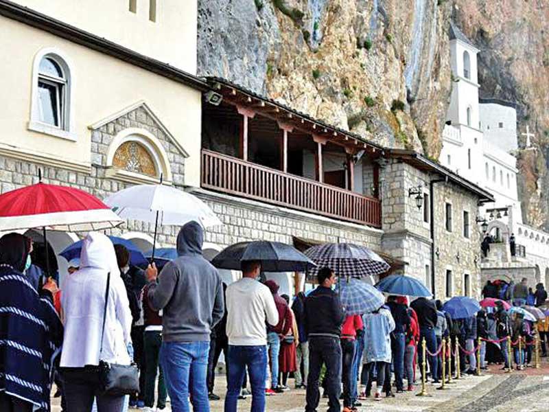 توقيف كهنة بمونتنيغرو وتغريم كنيسة أسترالية