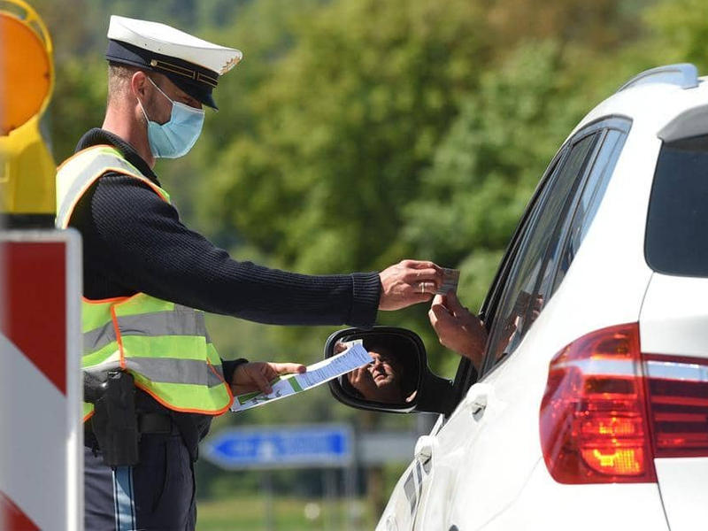 أوروبا تبدأ فتح حدودها 