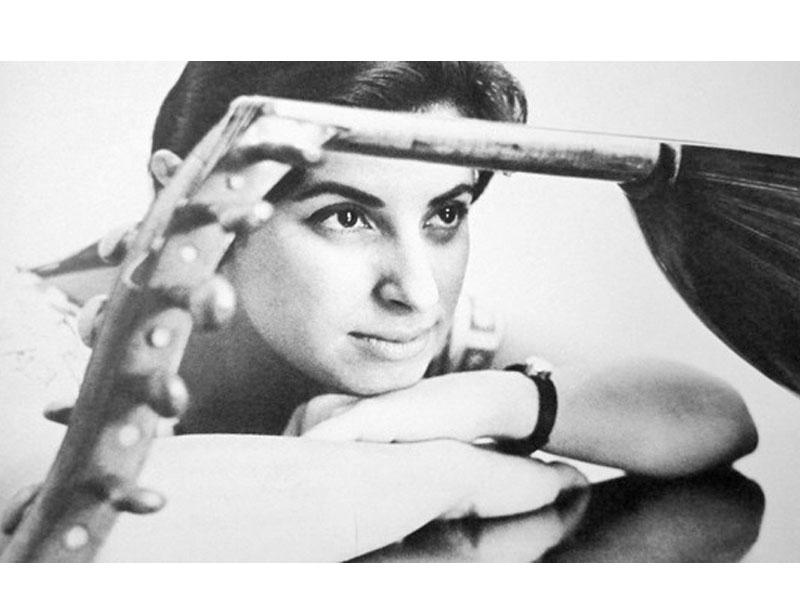 صورة نادرة لنجاة الصغيرة مع العود