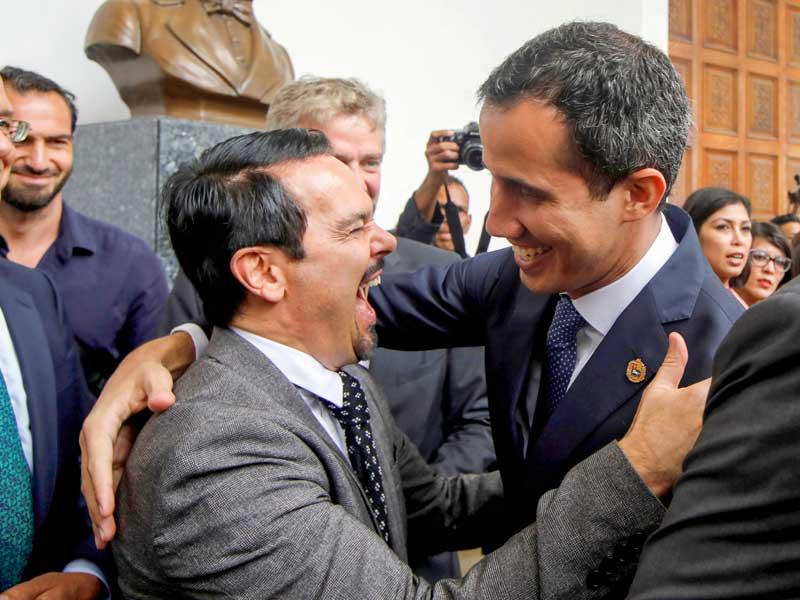 سجال ومضايقات بين باريس و نيكولاس مادورو