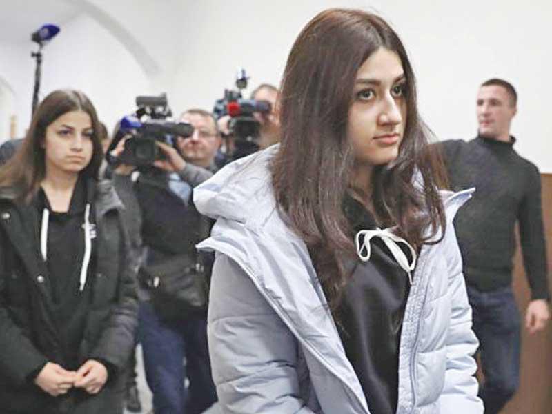 شقيقات يقتلن والدهن دفاعاً عن النفس