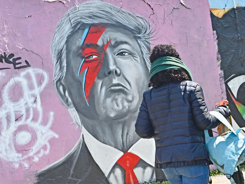 جدارية لترامب في برلين