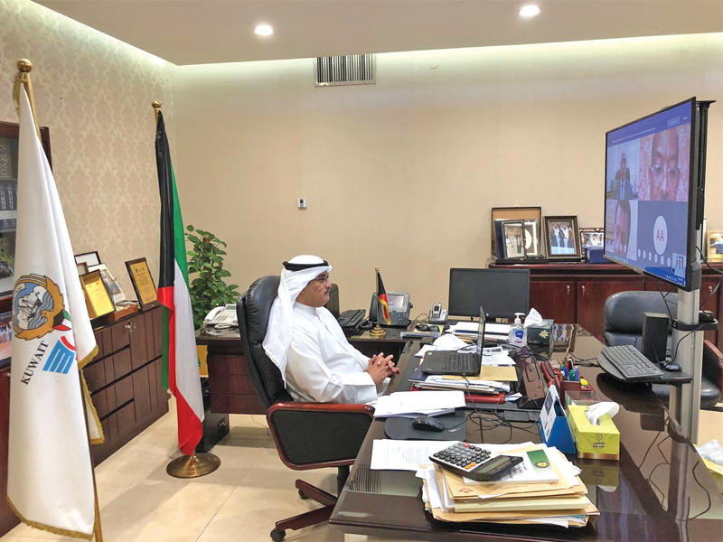 المدير العام للإدارة العامة للجمارك، المستشار جمال الجلاوي خلال الاجتماع