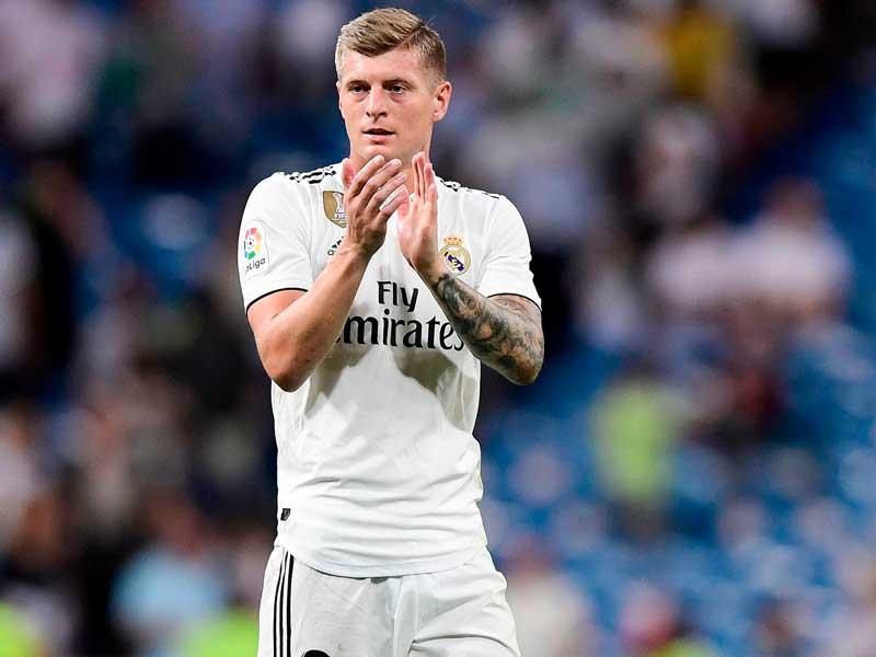  لاعب خط الوسط الألماني توني كروس