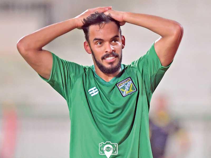 مهاجم الفريق بنادي التضامن والمنتخب الوطني الأول لكرة القدم فيصل عجب