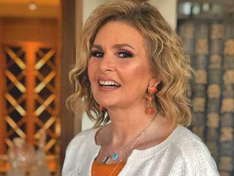  الفنانة المصرية يسرا 