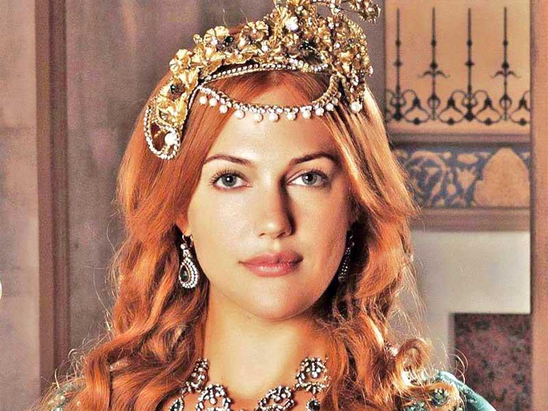 الممثلة التركية ​مريم أوزرلي​