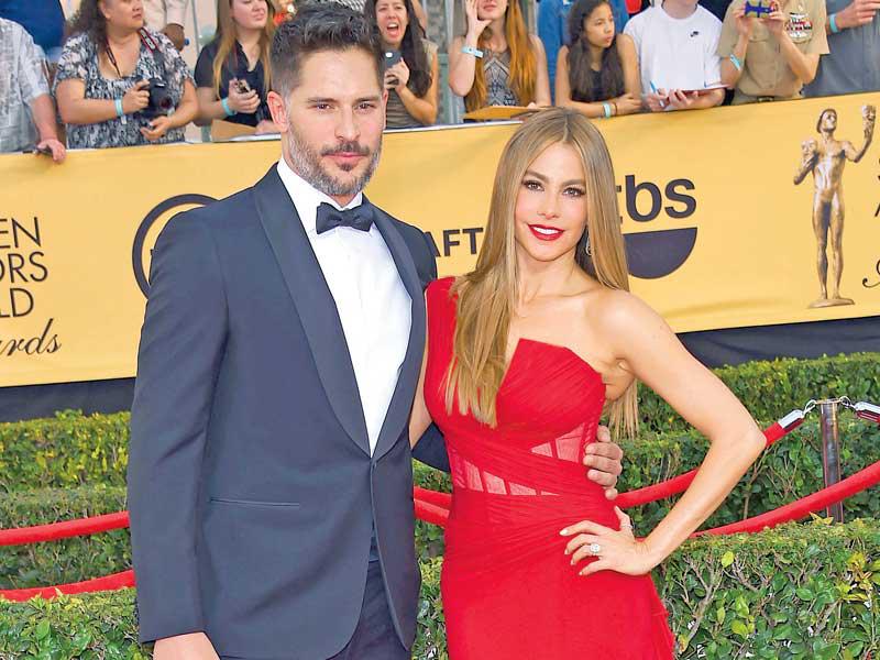 صوفيا فيرغارا وزوجها مستمتعان بالحجر المنزلي