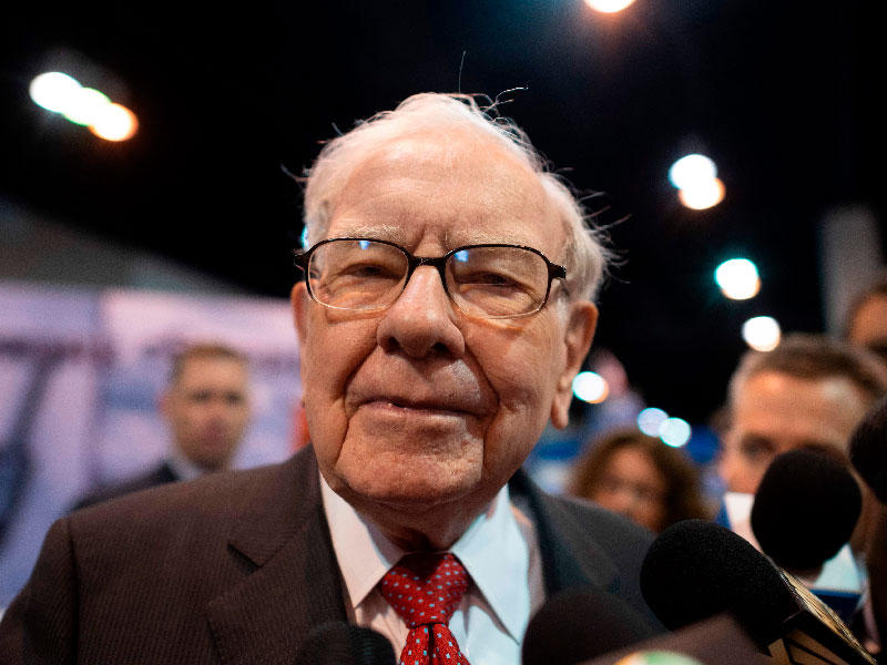 رجل الأعمال والملياردير الأميركي وارن بافيت