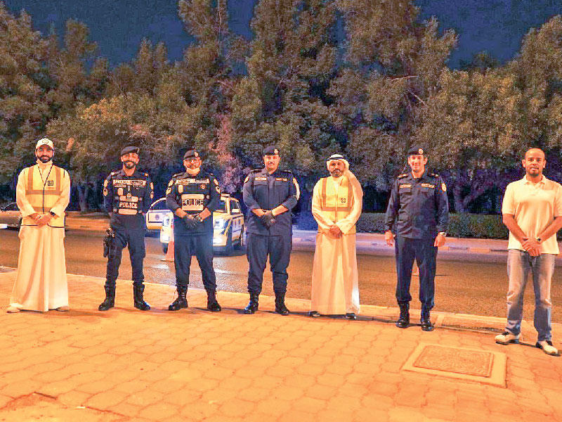 فريق بيت التمويل الكويتي مع رجال وزارة الداخلية