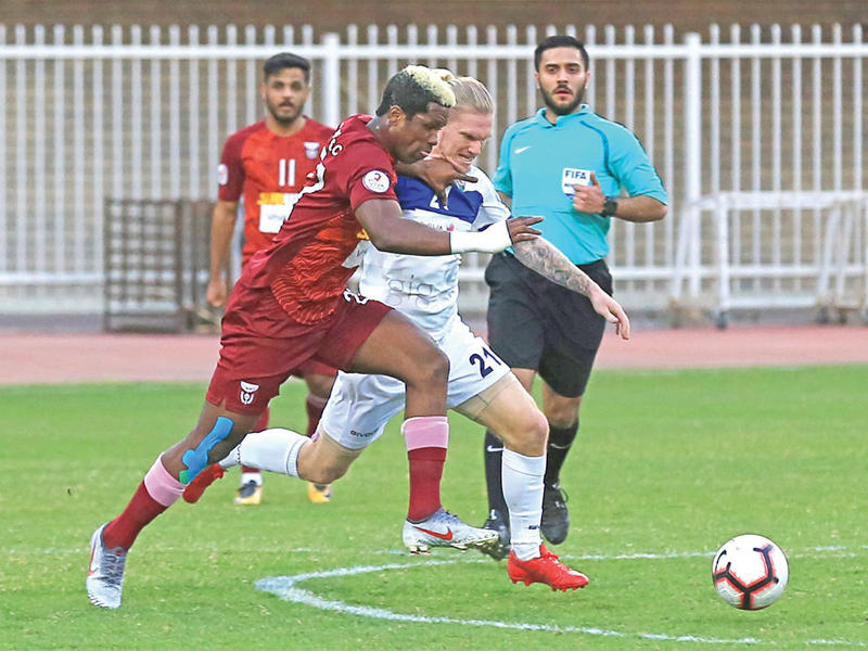 صراع على الكرة ( ارشيف)