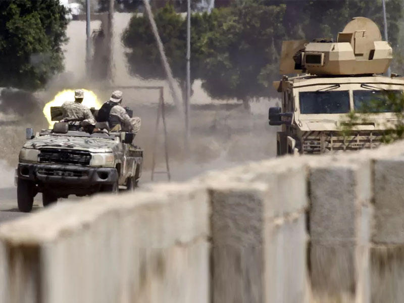 مواجهة بين قوات تابعة للحكومة وأخرى تابعة لحفتر  (أ-ف-ب)