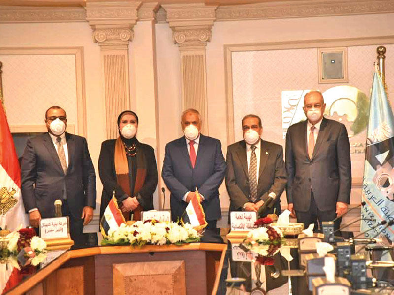 لقطة جماعية عقب توقيع الشراكة بين شركة بنية كابيتال وشركة العربية للتصنيع